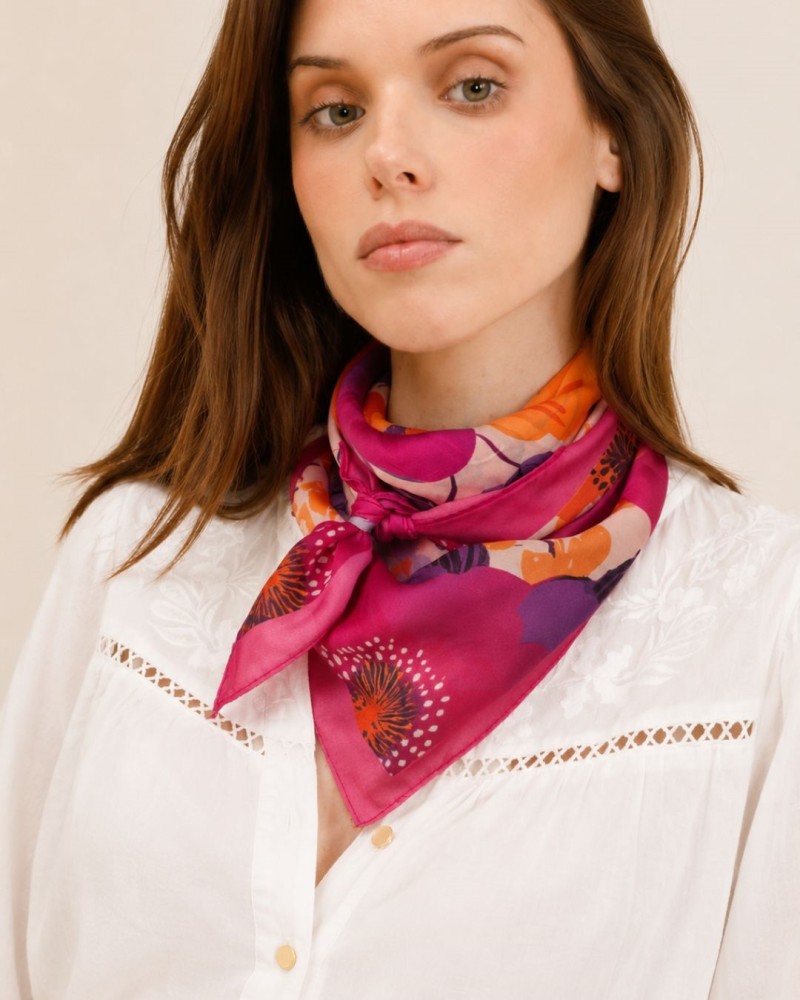 lila foulard
