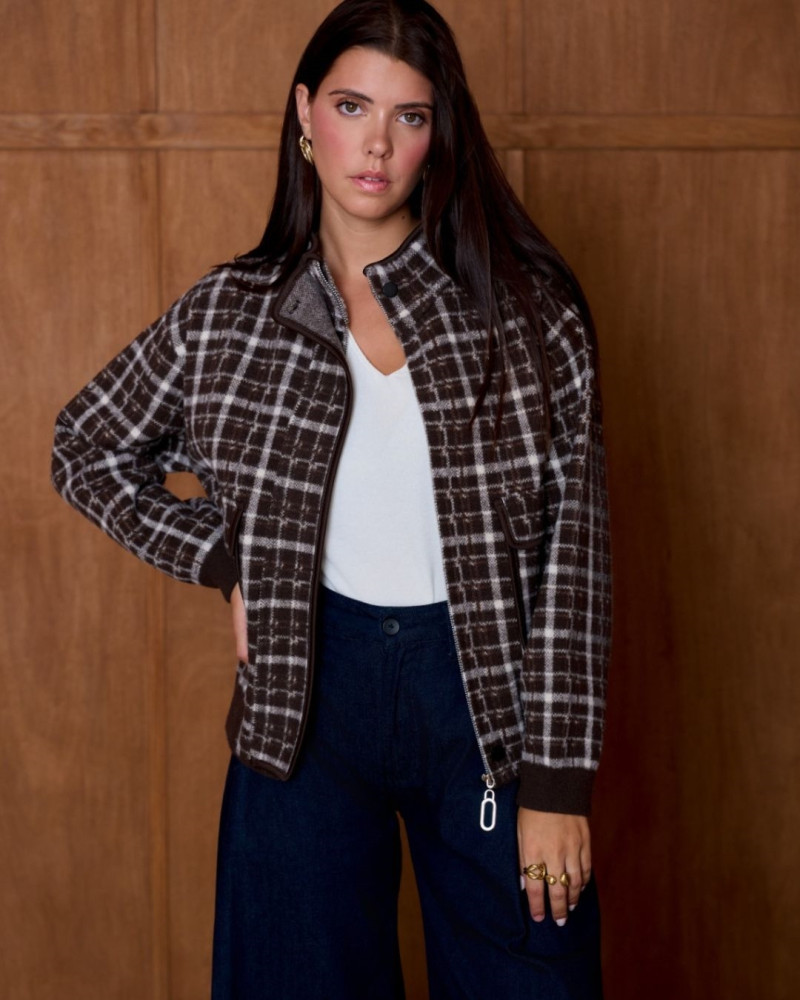 inaya veste