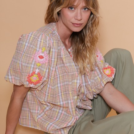 BRODERIE DUNYA 🌷
En beige ou en rose, vous la préférez comment notre nouvelle blouse à carreaux ?

#kholboutique #nouveautés #collectionprintemps #blouse #modefemme #tendancesfemme
